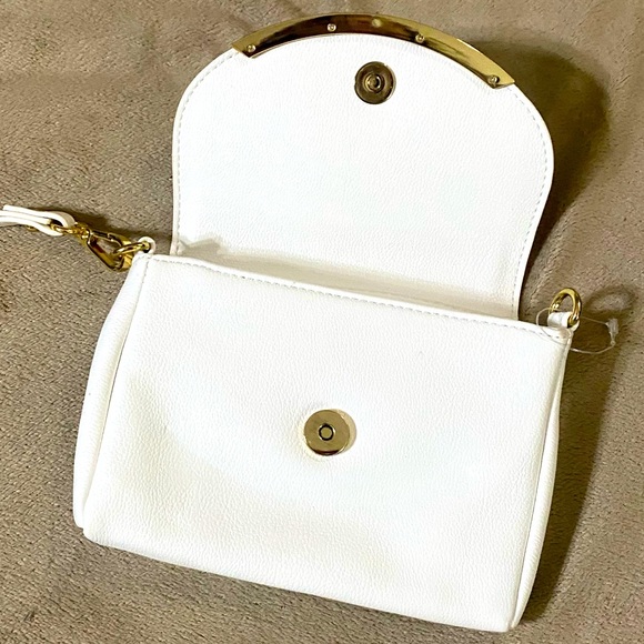 White Clutch/Wristlet NEW - Picture 3 of 6